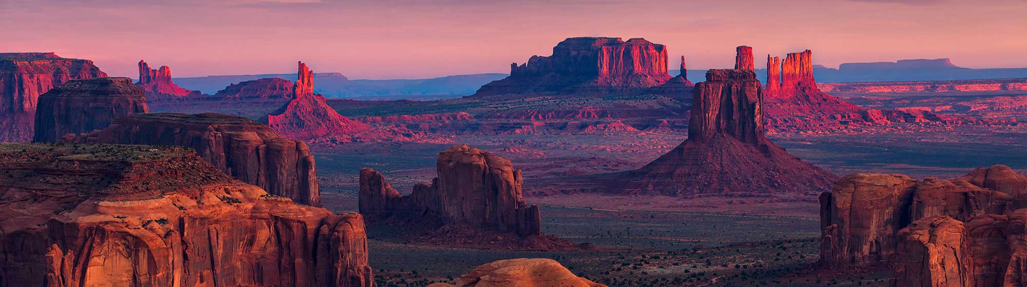 Le coucher de soleil sur le désert de l'Ouest américain