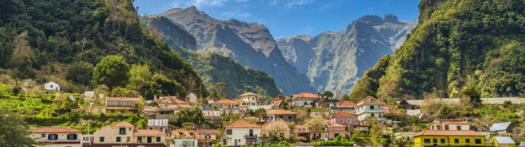 Une vue sur des maisons portuguaises
