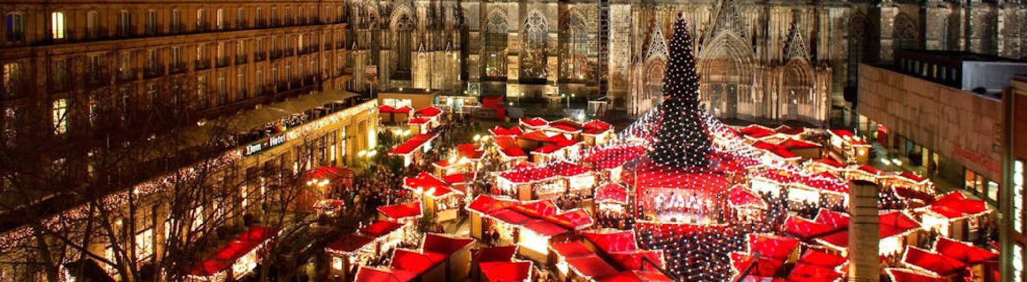 Le marché de Noel de Cologne sur une place. 
