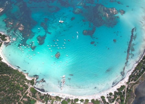 Une vue panoramique de la plage