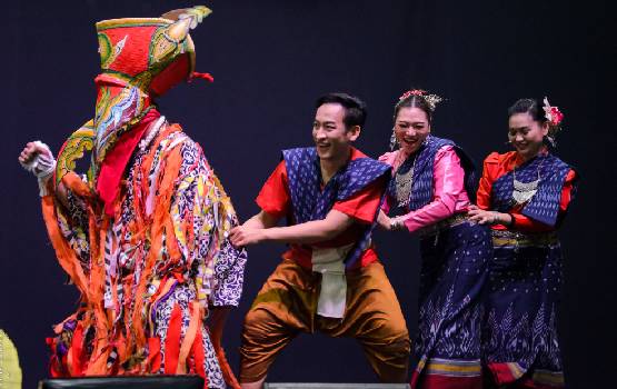 Animation asiatique sur le salon.