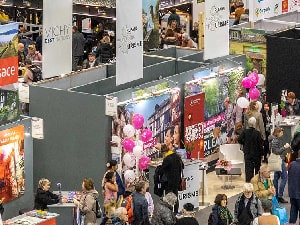 Image des allées du salon. 