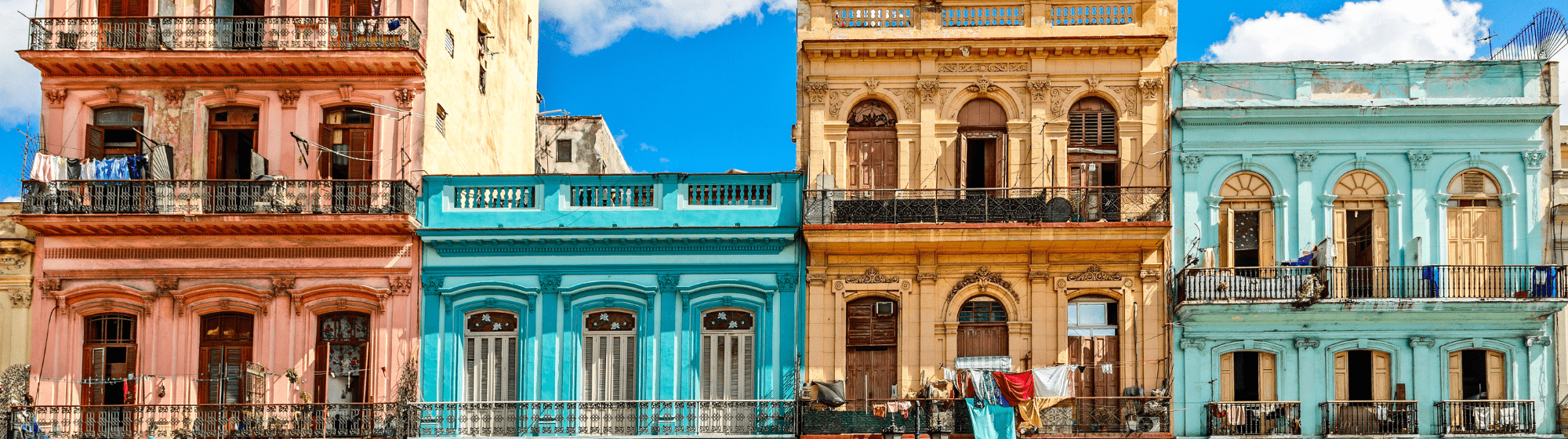 des immeubles colorés