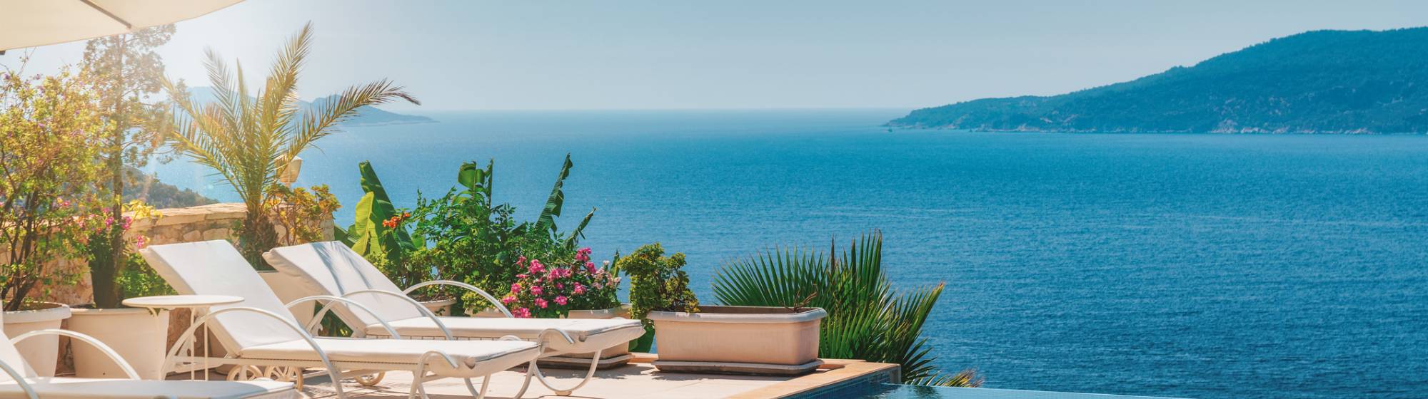 piscine à débordement vue mer