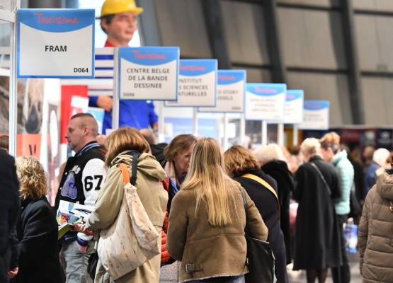 des visiteurs au salon du tourisme