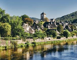 Petit village en France dans les montagnes