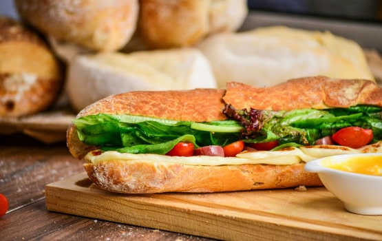 Un sandwich fromage salade oeuf