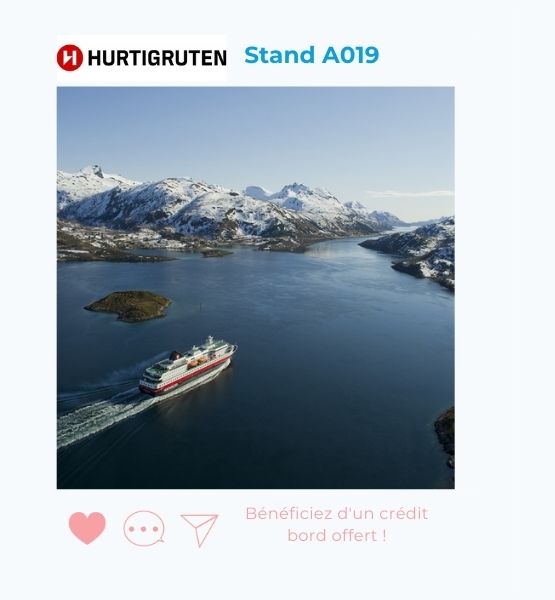 un bateau dans l'eau pour une offre commerciale