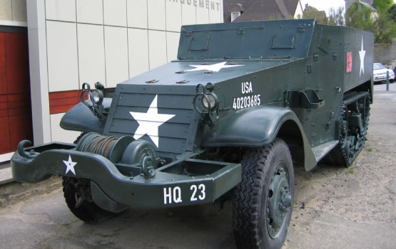 Une ancienne voiture du musée du débarquement