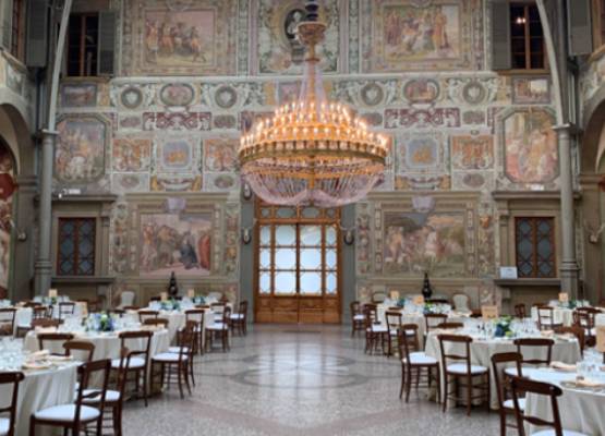 une salle de restaurant