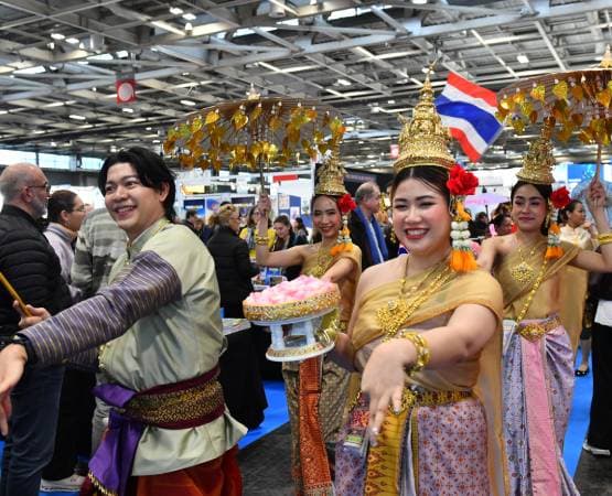 des danseurs et danseuses thailandais