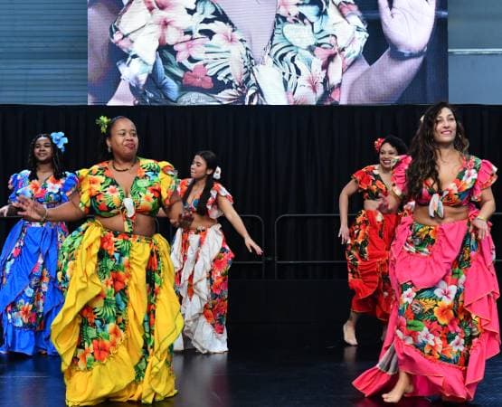 un groupe de danseuses de la réunion