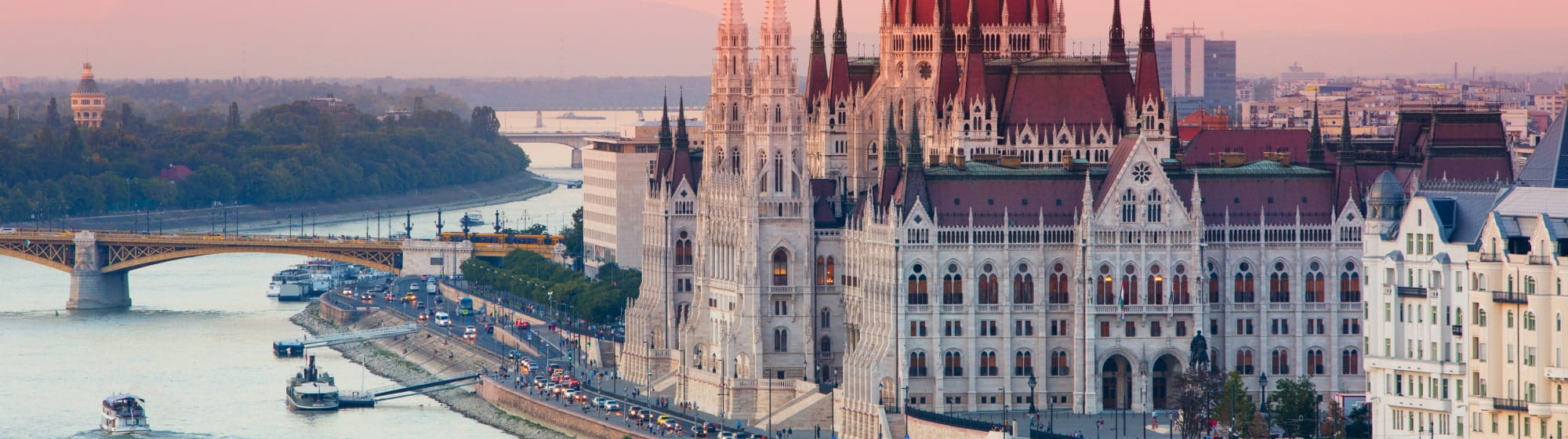 Le danube traversant la ville de Budapest