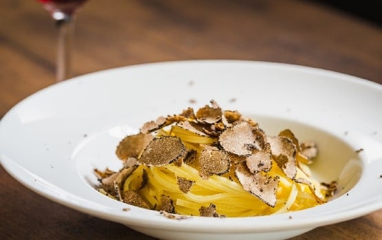 Plat de tagliatelles à la truffe.