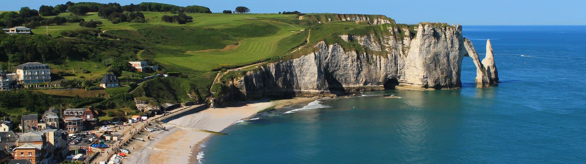 Plage du débarquement en Normandie prise de haut. 