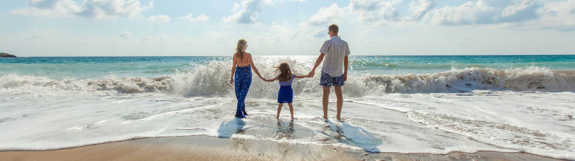 Une famille sur la plage